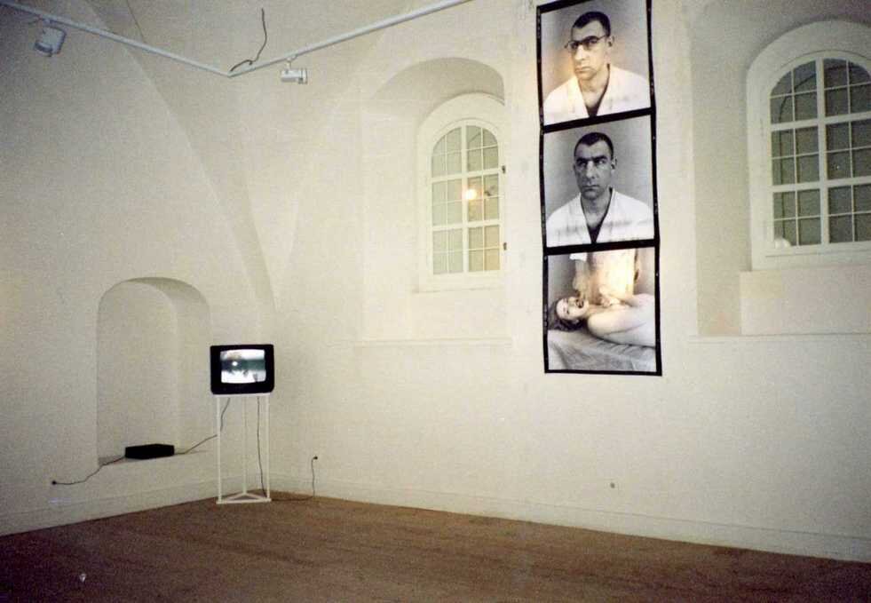 Фрагмент інсталяції Сергія Браткова на виставці «Інтермедіа» в ЦСМ Сороса, 1998 рік. Фото надане Олександром Соловйовим