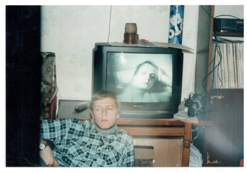 Антон Слєпаков вдома у родини Алмазових. Херсон 1995. Світлина: Сергія Алмазова