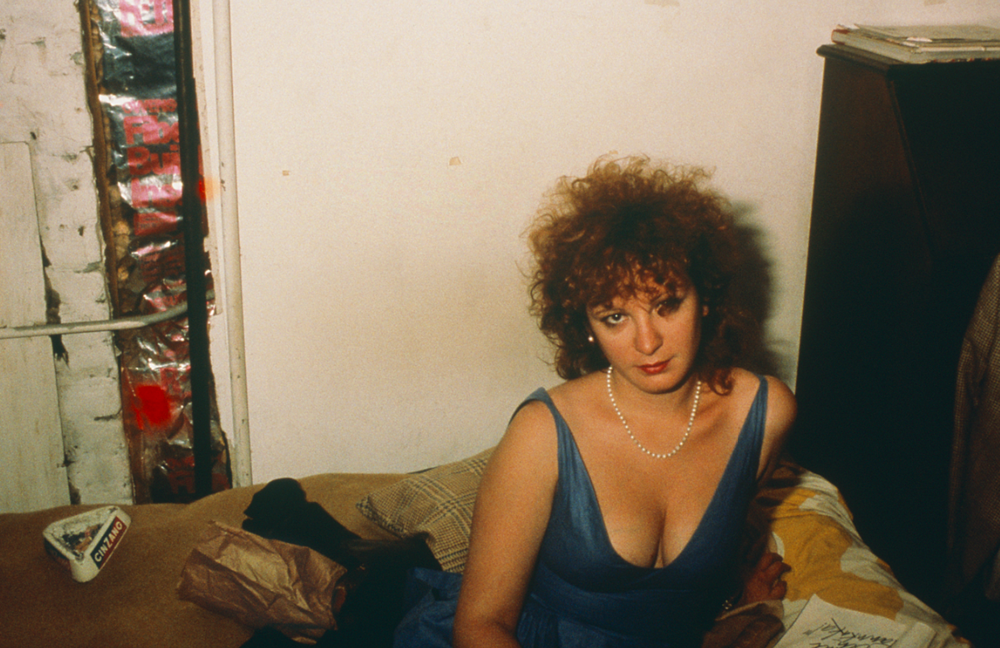 Self-portrait in blue dress, Нью-Йорк, 1985 ©artsy