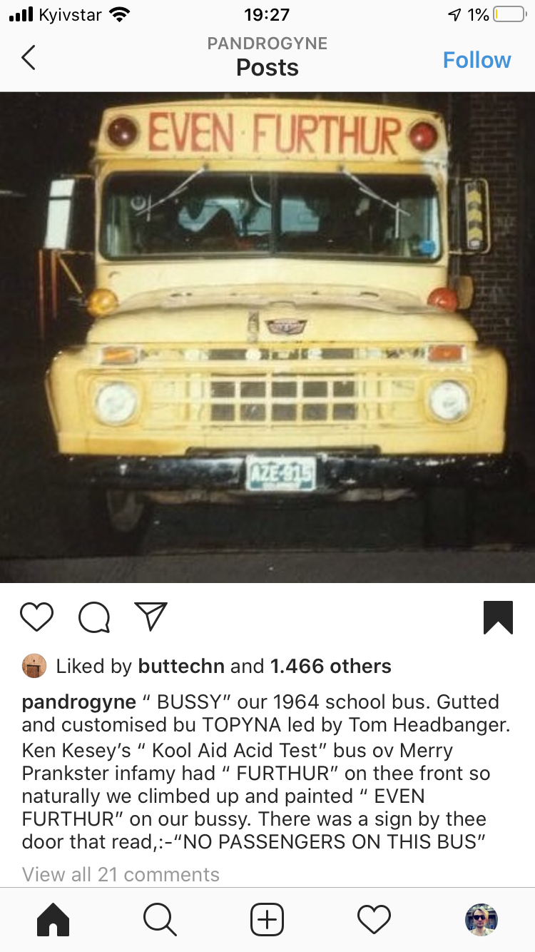 Скриншот из инстаграм акаунта Пи Орриджа с фотографией того самого автобуса