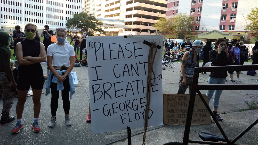 Фото з акцій протесту в Новому Орлеані Оксани Брюховецької