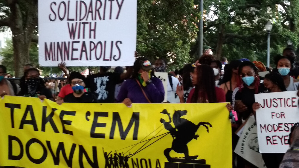 Фото з акцій протесту в Новому Орлеані Оксани Брюховецької